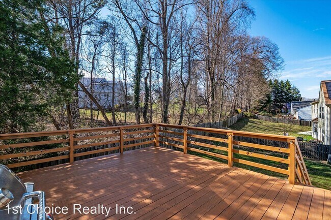 Building Photo - 3 br, 3 bath House - 7200 Old Chapel Drive