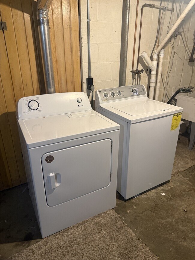 Building Photo - 1329 S Newton St