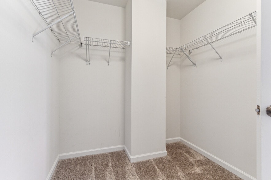 Master closet1 - 9093 Connor House Rd