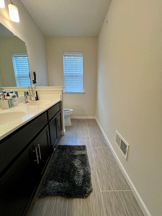 Building Photo - Luxurious 3-Bedroom Townhome in Norristown! Available mid-July!