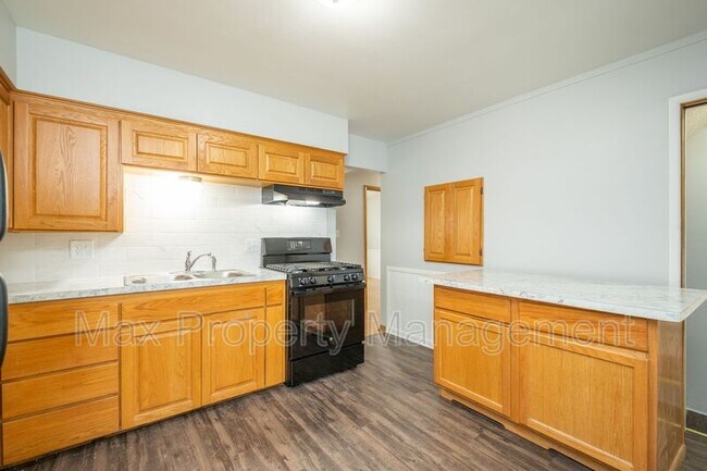 Building Photo - 3934 Oakshire Rd