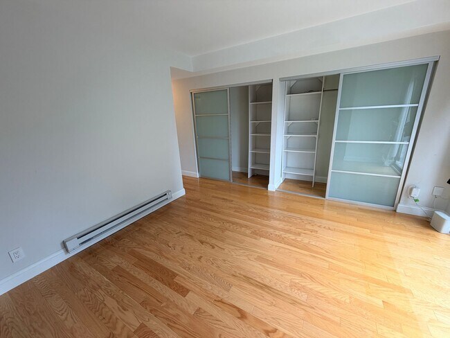 Building Photo - Opera Plaza view 2 bedroom 2 bath upper townhouse