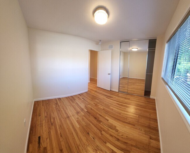 Building Photo - 5 Bedroom 3 bathroom in close proximity to POLY CAMPUS!