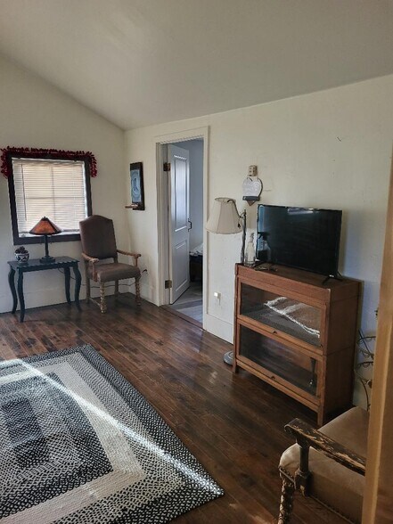 livingroom - 703 N Walnut St