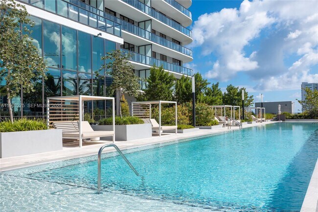 Building Photo - 580 72nd St