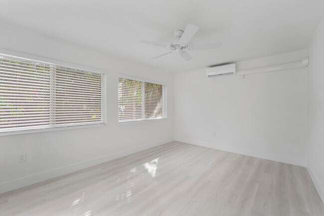Building Photo - 1279 Beach Rd