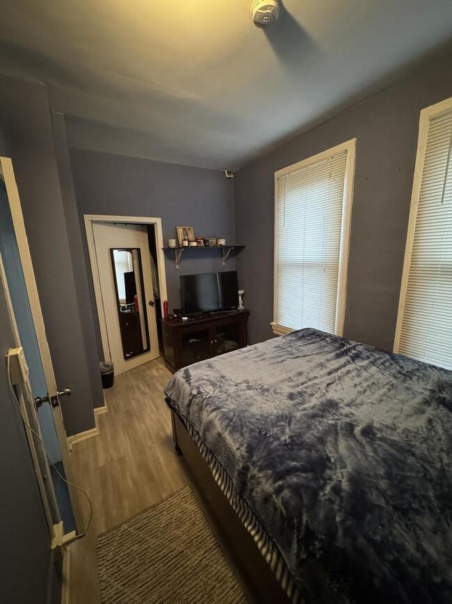 Building Photo - 2143 W 18th Pl