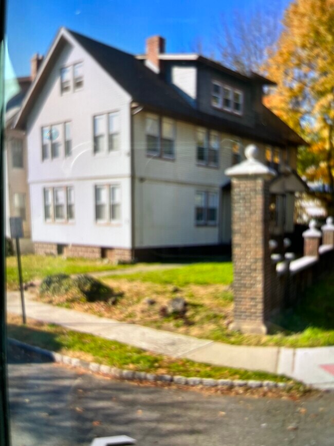 Primary Photo - 1 Montrose St