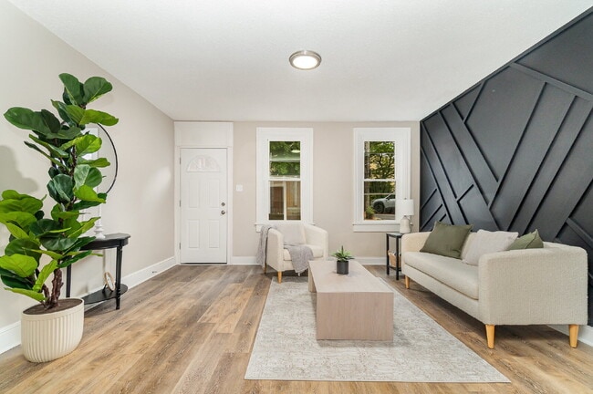 Building Photo - "Charming 3-Bed Townhouse Retreat in the Heart of Lancaster – Spacious 1728 Sq Ft Living!"