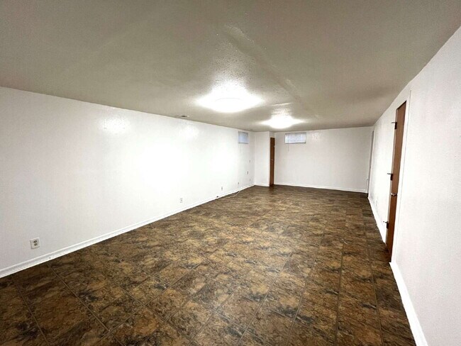 Building Photo - 3 Bedroom, 2 Bath Home In Aurora Hills, Updated Flooring And Huge Backyard