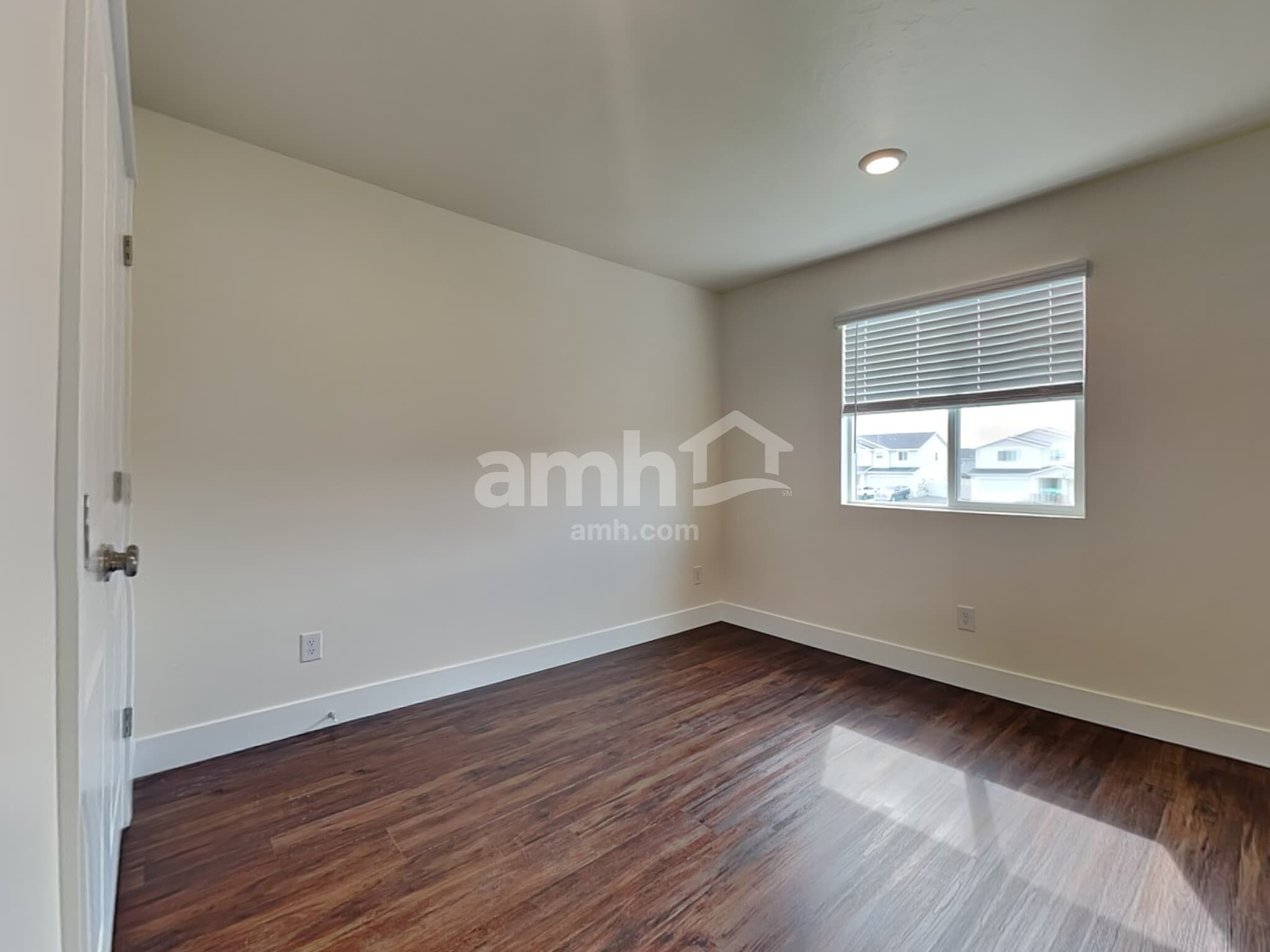 Building Photo - 1067 S Jillian Ave