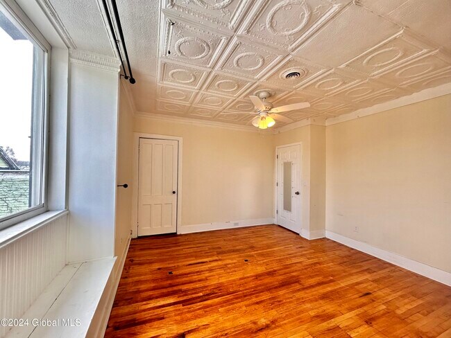 Building Photo - 290 2nd Ave