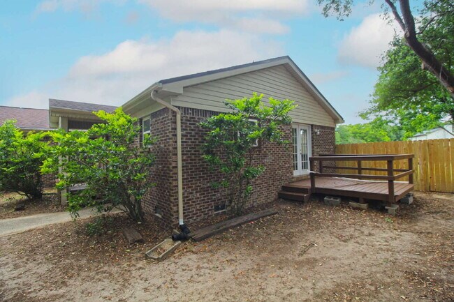 Building Photo - Updated 1-Bedroom Duplex in Bellview – New...