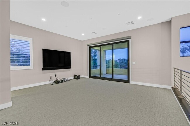 Building Photo - 65 Garibaldi Wy