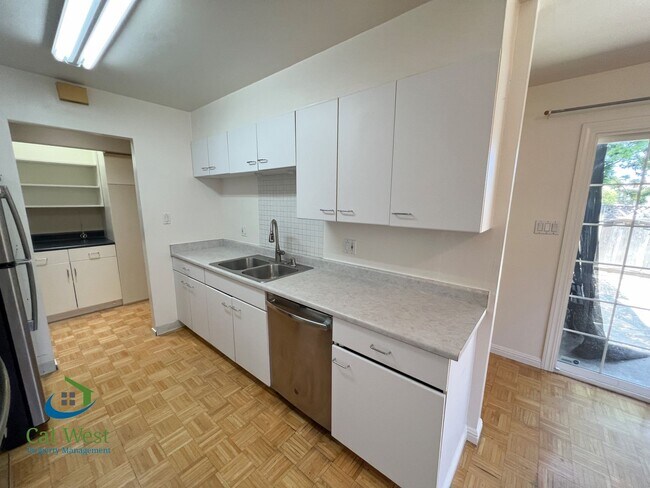 Building Photo - $3695 - 2 Bed/1.5 Bath Duplex in Santa Clara w/ Attached Garage