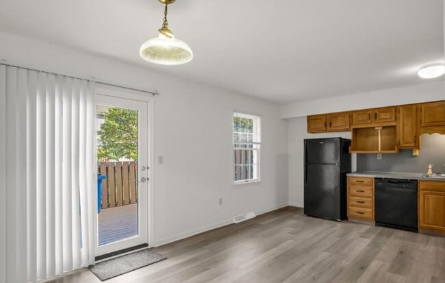 Building Photo - 653 Park Ridge Dr