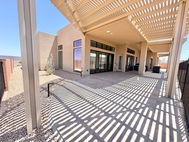 Building Photo - Beautiful Single-Level Home with Trail Access & Stunning Views!!! Pet Friendly!