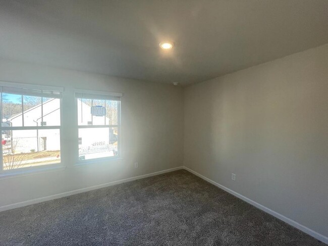 Building Photo - 373 Timberland Ave