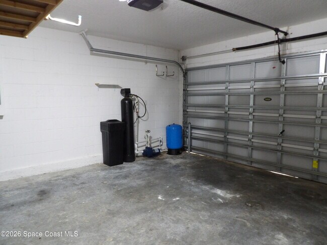 Building Photo - 410 Birch Ave SW