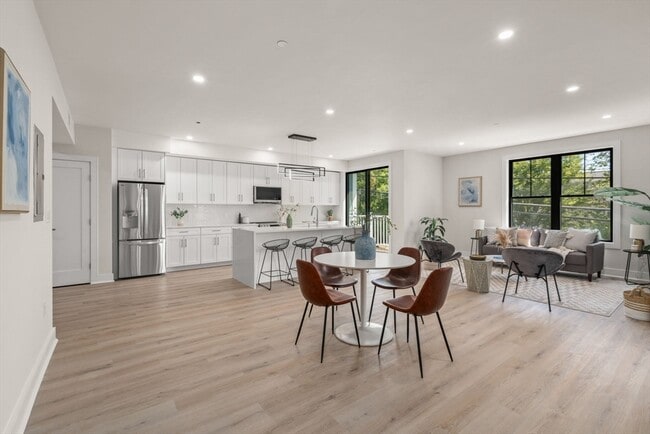 Building Photo - 260 Elm St