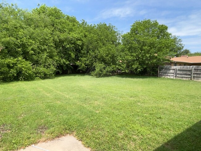 Building Photo - 2407 Buttercup Cir