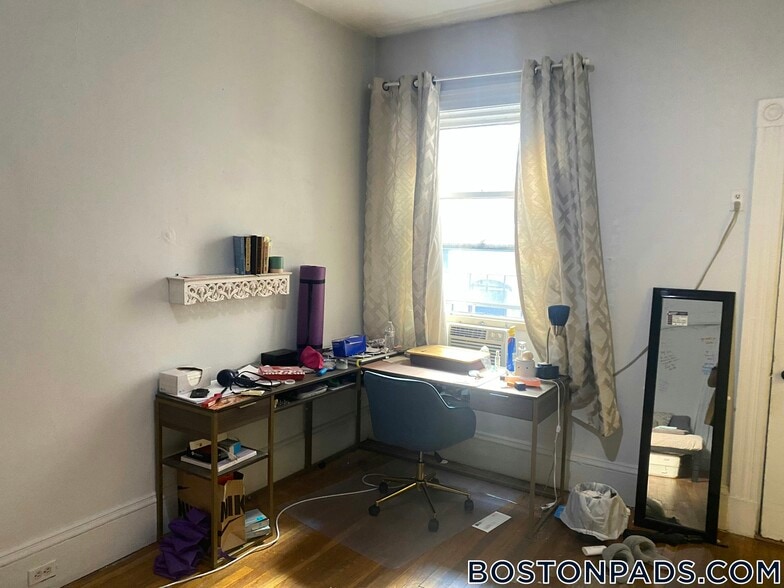 Building Photo - 73 Westland Ave