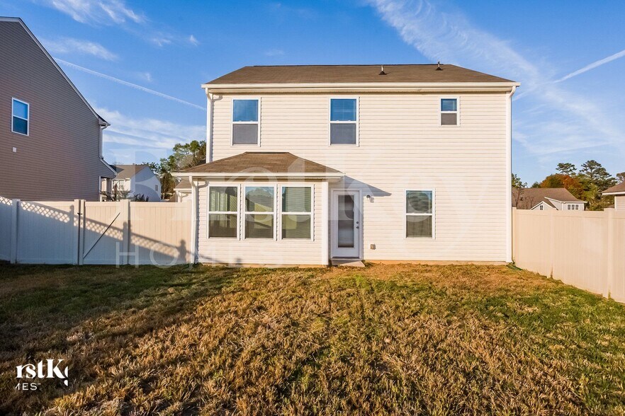 Building Photo - 1990 Quill Ct