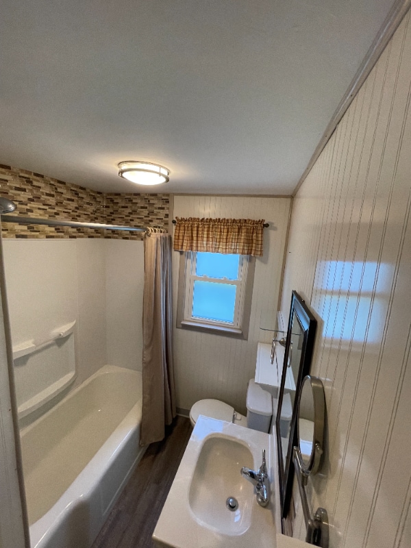 Building Photo - 1032 E Cloverland Dr