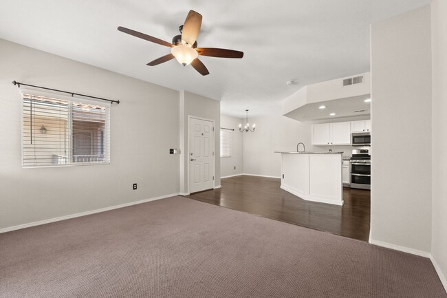 Building Photo - Upscale Condo | 3 Bed / 2 Bath | Garage | ...