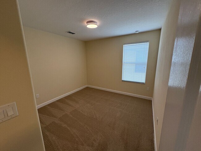 Building Photo - 6 BEDROOM + LOFT, 3 BATH HOME INDEPENDENCE...