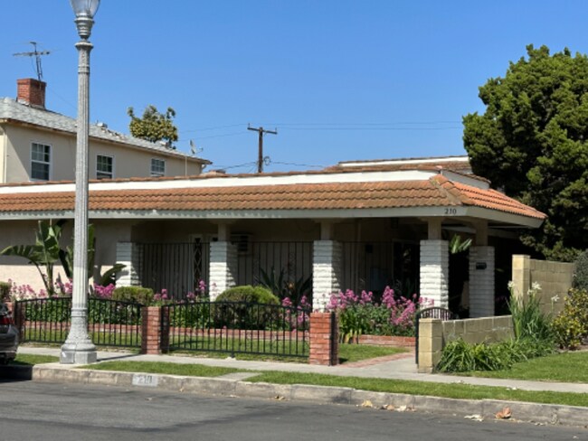 Primary Photo - 210 S Illinois St