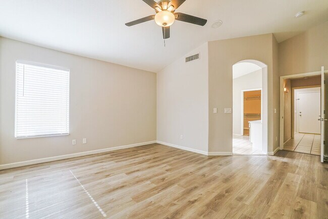 Building Photo - 1162 E Baylor Ln
