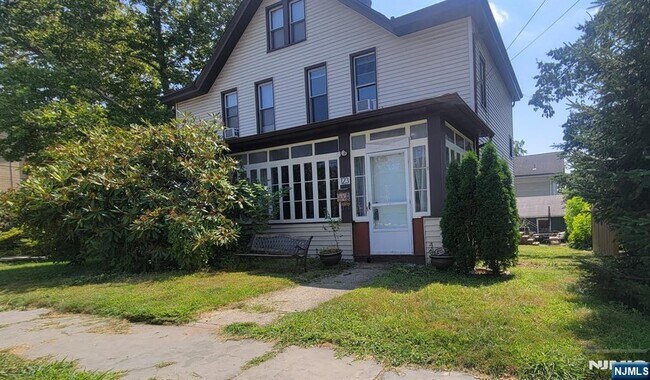 Primary Photo - 123 Sylvan St