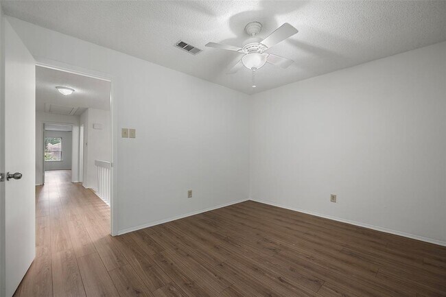 Building Photo - 2387 Crescent Park Dr