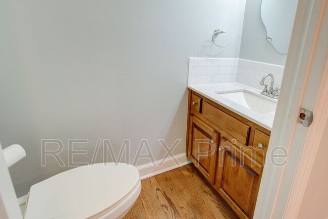 Building Photo - 1229 Llewellyn Ave