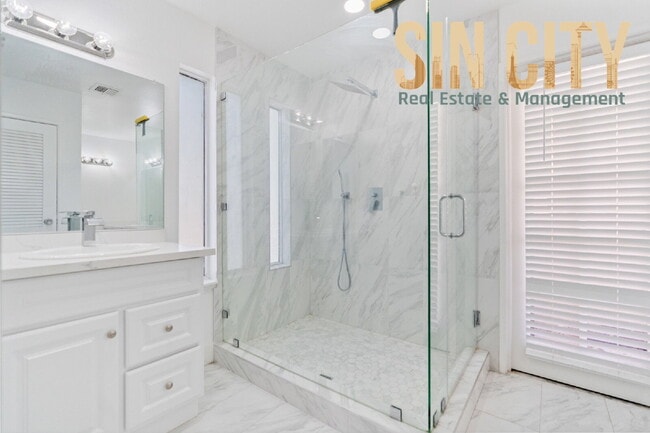 Building Photo - 5064 Spencer St