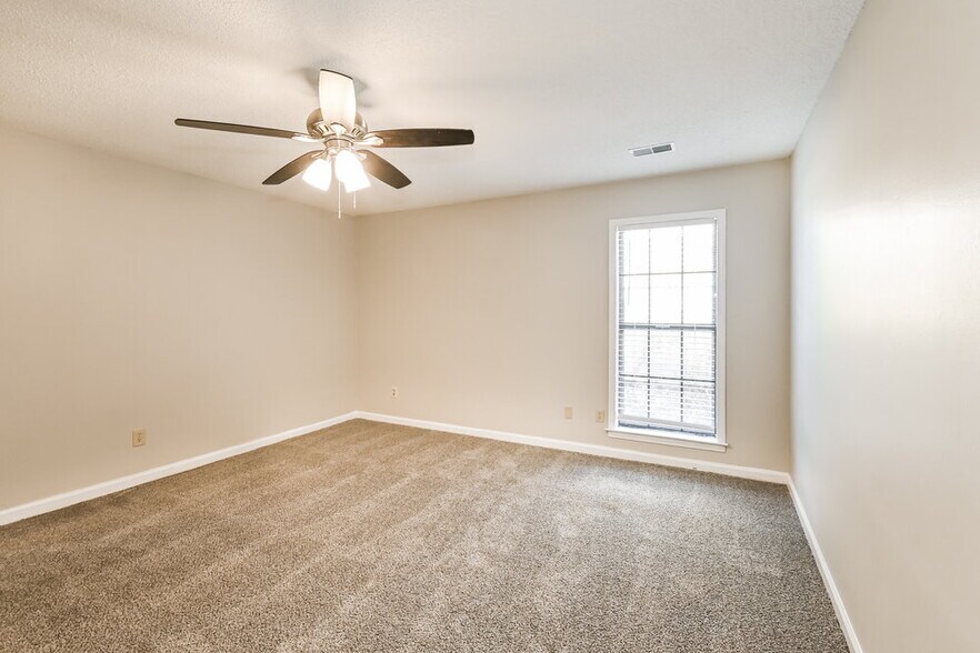 Building Photo - 2224 Webbing Dr