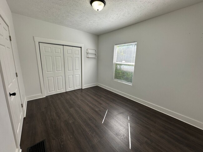 Building Photo - 443 Barth Ave SE