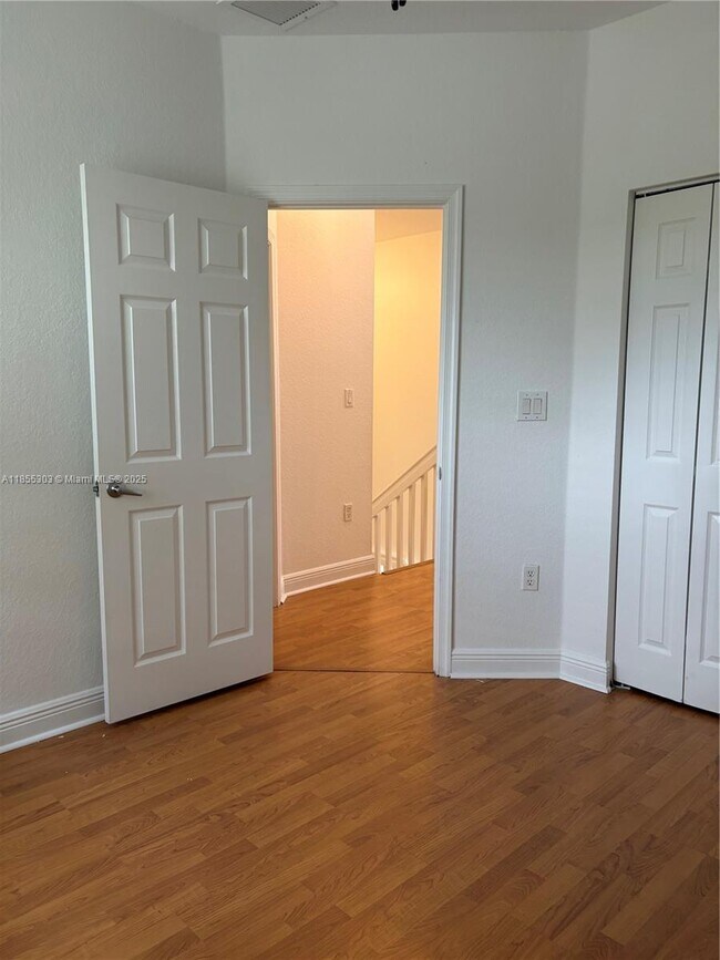 Building Photo - 6626 Hidden Cove Dr