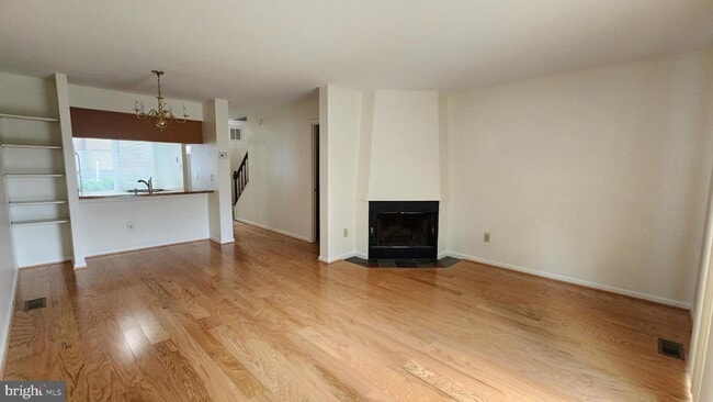 Building Photo - Arlington Townhouse With Attached Garage!