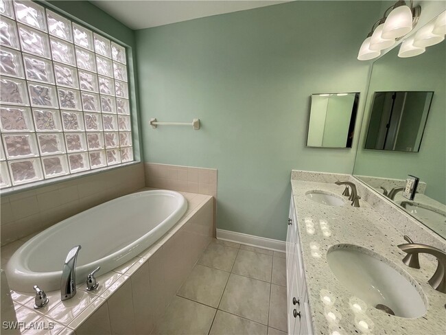 Building Photo - 15256 Riverbend Blvd