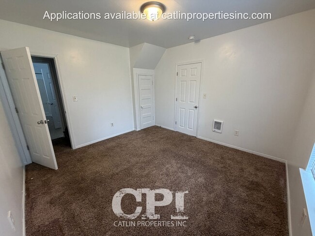 Building Photo - 321 21st Ave