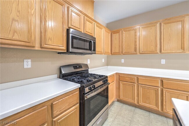 Building Photo - 121 Pettswood Dr