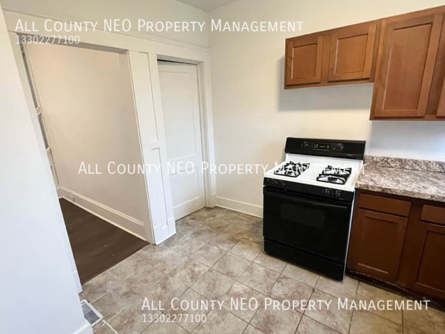 Building Photo - 3298 W 98th St