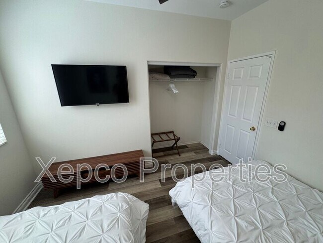Building Photo - 80746 Diamondback Trail