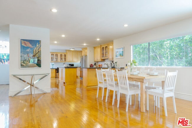 Building Photo - 110 N Barrington Ave