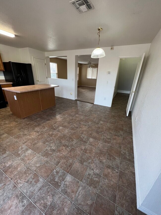 Building Photo - HOUSE FOR RENT