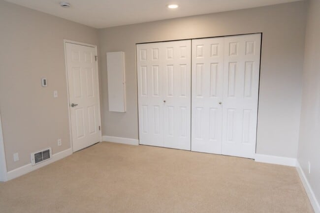 Building Photo - 2Bd/1Ba Seattle Condo