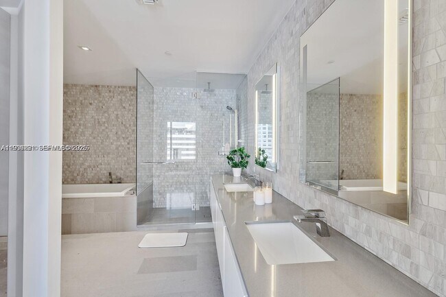 Building Photo - 88 SW 7th St