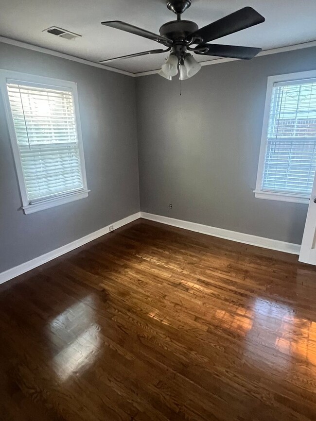 Building Photo - 3 bed, 1 bath near the University of Memphis